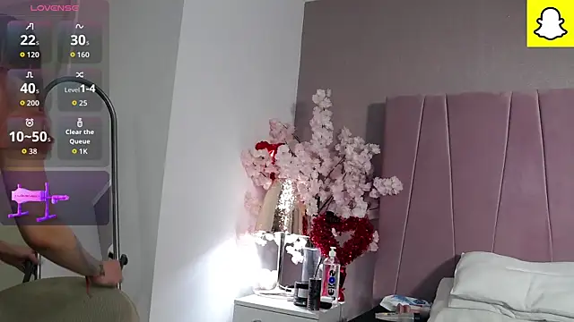 Snapshot of DeniseSun chatting on 03/24/26, 04:06 DeniseSun online show from 03/24/26, 04:06