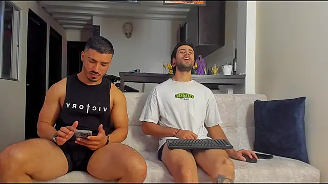 Snapshot of heteros_curious chatting on 11/22/25, 11:48 heteros curious online show from 11/22/25, 11:48