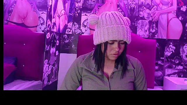 Snapshot of mia_violet8 chatting on 11/30/25, 11:09 mia violet8 online show from 11/30/25, 11:09