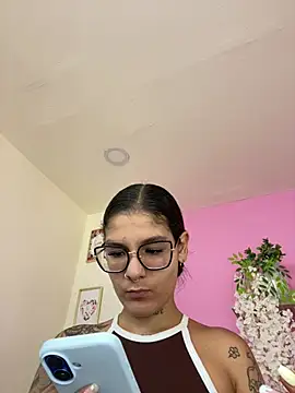 LauraRaider online show from 07/16/26, 02:17