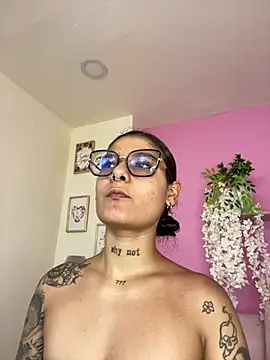 LauraRaider online show from 07/17/26, 10:03