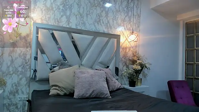 Snapshot of Mysterius_Woman chatting on 12/05/25, 12:58 Mysterius Woman online show from 12/05/25, 12:58