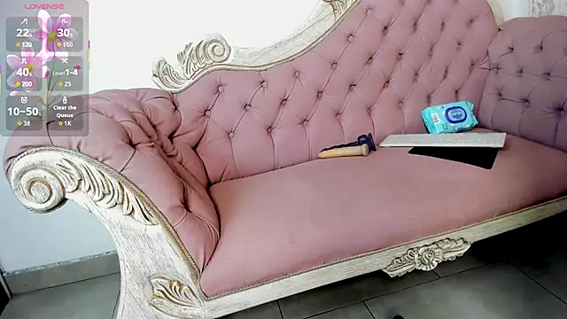 Snapshot of Mysterius_Woman chatting on 12/15/25, 12:53 Mysterius Woman online show from 12/15/25, 12:53