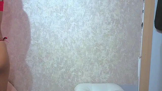 Snapshot of Malia_fox chatting on 05/14/26, 05:31 Malia fox online show from 05/14/26, 05:31