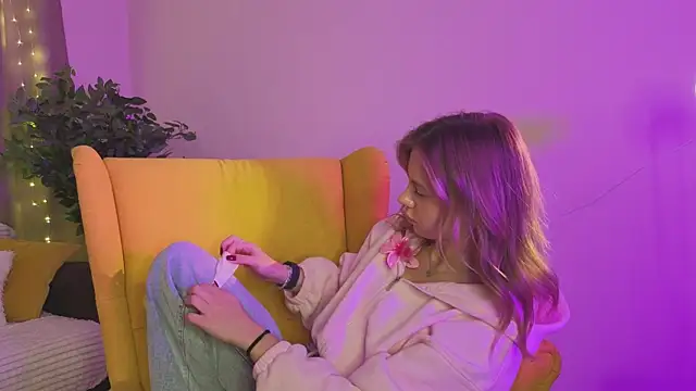 Snapshot of FelishaLaskin chatting on 11/25/25, 12:27 FelishaLaskin online show from 11/25/25, 12:27