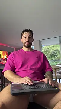 Snapshot of Valenthino_Salvatore chatting on 05/20/26, 10:49 Valenthino Salvatore online show from 05/20/26, 10:49