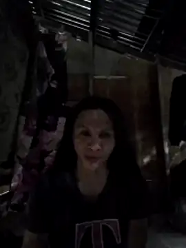 Snapshot of lovelycarla32 chatting on 11/27/25, 11:40 lovelycarla32 online show from 11/27/25, 11:40