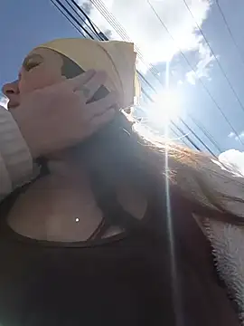 Snapshot of Shofy22 chatting on 11/22/25, 02:05 Shofy22 online show from 11/22/25, 02:05