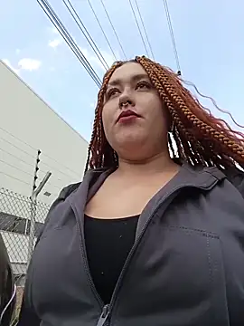 Snapshot of Shofy22 chatting on 12/16/25, 05:29 Shofy22 online show from 12/16/25, 05:29