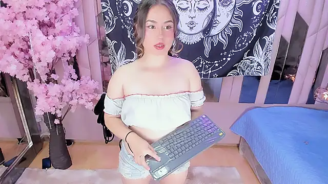 Snapshot of Naomistart chatting on 12/14/25, 09:19 Naomistart online show from 12/14/25, 09:19