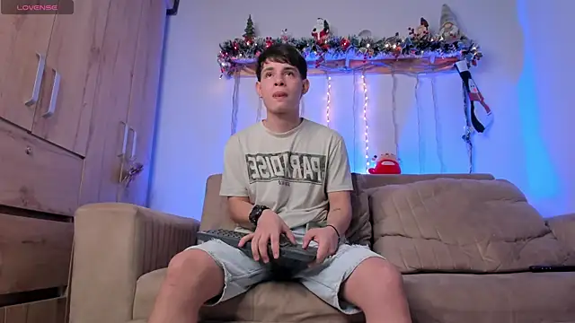 Snapshot of steveen_universe28 chatting on 11/27/25, 11:29 steveen universe28 online show from 11/27/25, 11:29