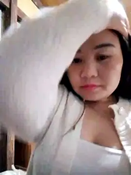 Snapshot of One-two22 chatting on 11/26/25, 01:23 One-two22 online show from 11/26/25, 01:23