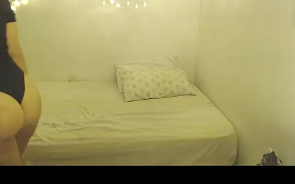 Snapshot of Renata_Honey chatting on 12/05/25, 12:30 Renata Honey online show from 12/05/25, 12:30