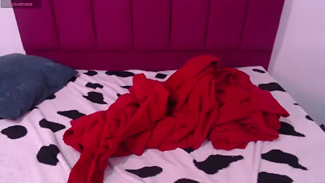 Snapshot of Tinyy_Star chatting on 12/04/25, 04:11 Tinyy Star online show from 12/04/25, 04:11