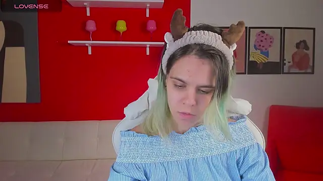 Snapshot of LiraBelle chatting on 12/04/25, 03:16 LiraBelle online show from 12/04/25, 03:16