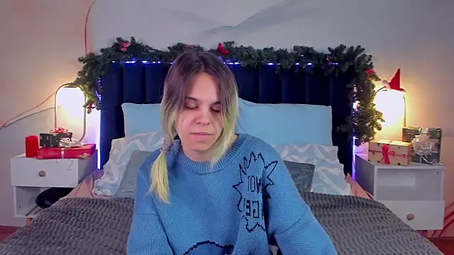 Snapshot of LiraBelle chatting on 12/15/25, 03:22 LiraBelle online show from 12/15/25, 03:22