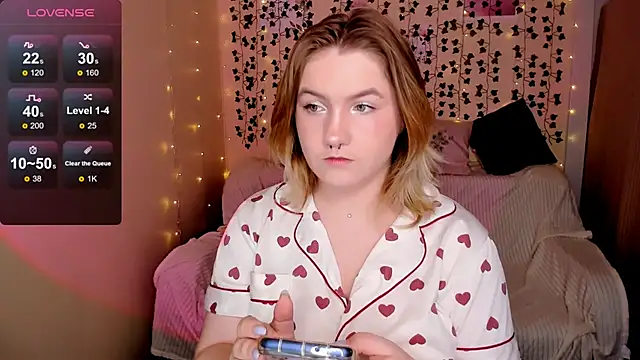 Snapshot of lovelyy_julia chatting on 11/29/25, 08:06 lovelyy julia online show from 11/29/25, 08:06