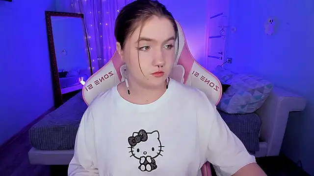 Snapshot of lovelyy_julia chatting on 12/02/25, 08:30 lovelyy julia online show from 12/02/25, 08:30