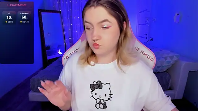 Snapshot of lovelyy_julia chatting on 12/04/25, 08:23 lovelyy julia online show from 12/04/25, 08:23