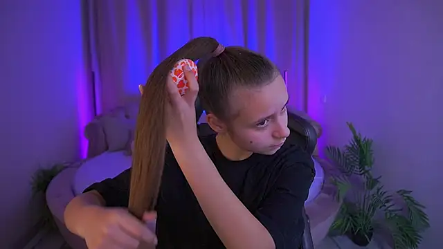 Snapshot of TinyNatalie chatting on 11/24/25, 07:08 TinyNatalie online show from 11/24/25, 07:08