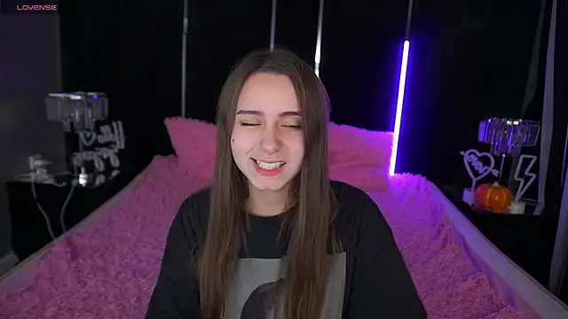 Snapshot of TinyNatalie chatting on 11/26/25, 03:02 TinyNatalie online show from 11/26/25, 03:02