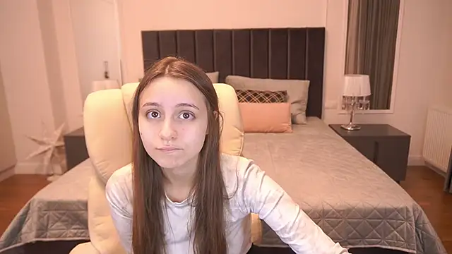 Snapshot of TinyNatalie chatting on 12/20/25, 02:57 TinyNatalie online show from 12/20/25, 02:57