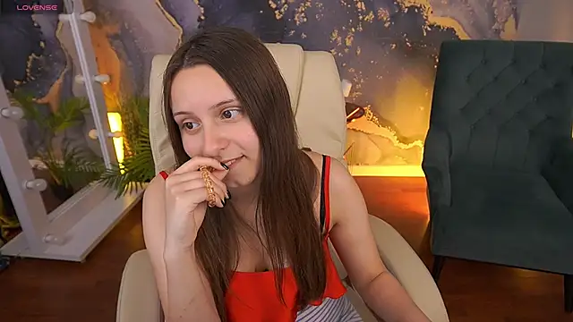 Snapshot of TinyNatalie chatting on 05/20/26, 12:55 TinyNatalie online show from 05/20/26, 12:55