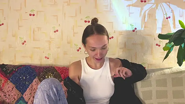 Snapshot of PaulaTisch chatting on 12/01/25, 04:12 PaulaTisch online show from 12/01/25, 04:12