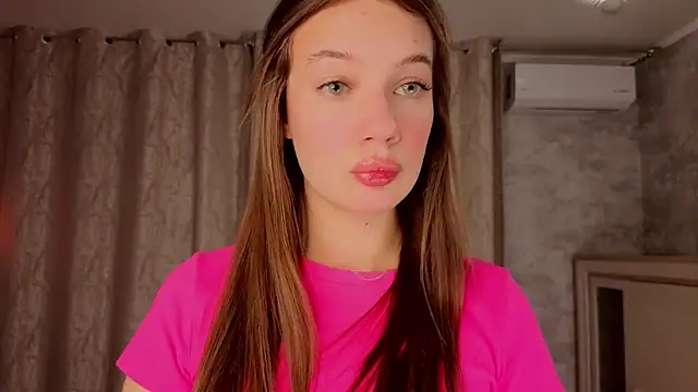 Snapshot of NeliaVandresar chatting on 12/01/25, 04:06 NeliaVandresar online show from 12/01/25, 04:06