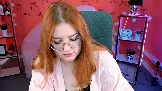 Snapshot of StaceyJensen chatting on 12/15/25, 09:24 StaceyJensen online show from 12/15/25, 09:24