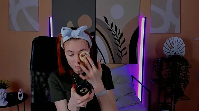 Snapshot of SierraHarper chatting on 12/04/25, 07:50 SierraHarper online show from 12/04/25, 07:50