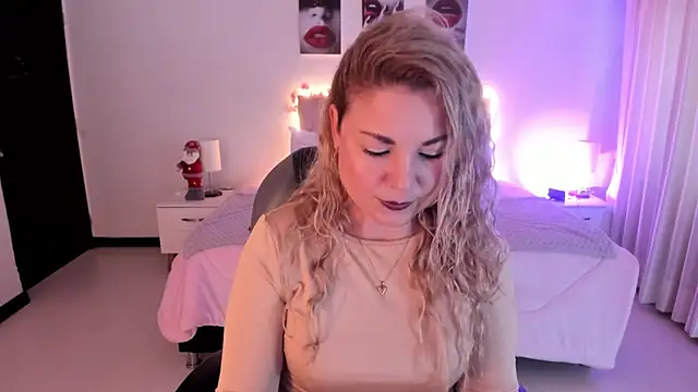 Snapshot of Violeta_Hotter chatting on 11/23/25, 10:59 Violeta Hotter online show from 11/23/25, 10:59