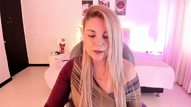 Snapshot of Violeta_Hotter chatting on 11/30/25, 11:14 Violeta Hotter online show from 11/30/25, 11:14