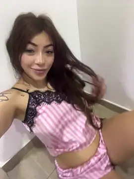 DAKOTA SAKURA online show from 06/04/26, 02:23