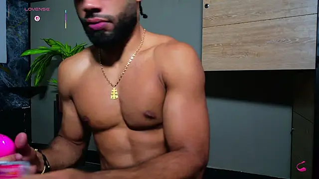 Luca Fuego online show from 12/04/25, 04:48