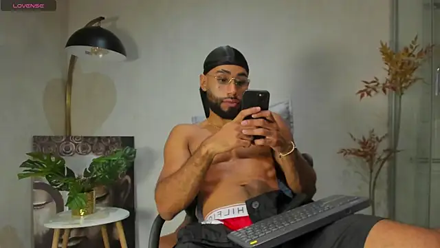 Luca Fuego online show from 12/15/25, 05:34