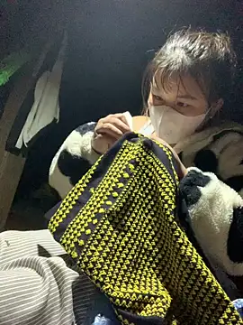 Snapshot of Sug04 chatting on 12/17/25, 02:56 Sug04 online show from 12/17/25, 02:56