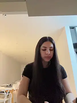 Snapshot of Magui21 chatting on 12/17/25, 12:05 Magui21 online show from 12/17/25, 12:05