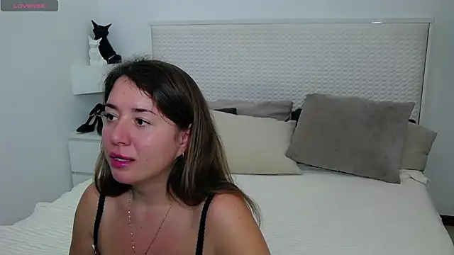 Leona Rae online show from 11/28/25, 02:09