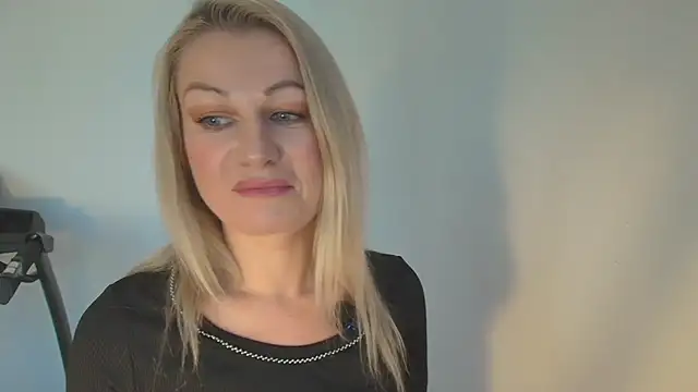Snapshot of Sweet_Eira chatting on 01/11/26, 02:44 Sweet Eira online show from 01/11/26, 02:44
