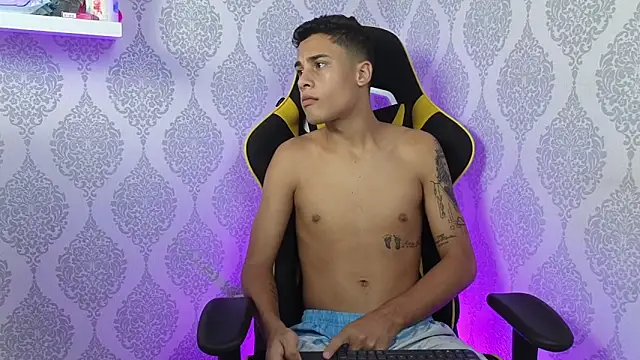 Snapshot of The_big_twink_x chatting on 11/25/25, 07:47 The big twink x online show from 11/25/25, 07:47