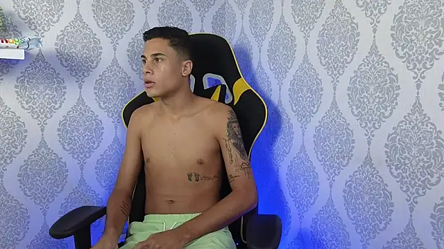 Snapshot of The_big_twink_x chatting on 11/26/25, 07:26 The big twink x online show from 11/26/25, 07:26