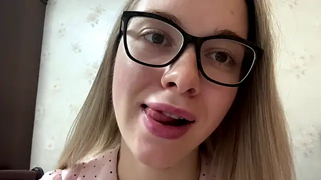 Snapshot of MichikoWienandt chatting on 12/02/25, 05:35 MichikoWienandt online show from 12/02/25, 05:35