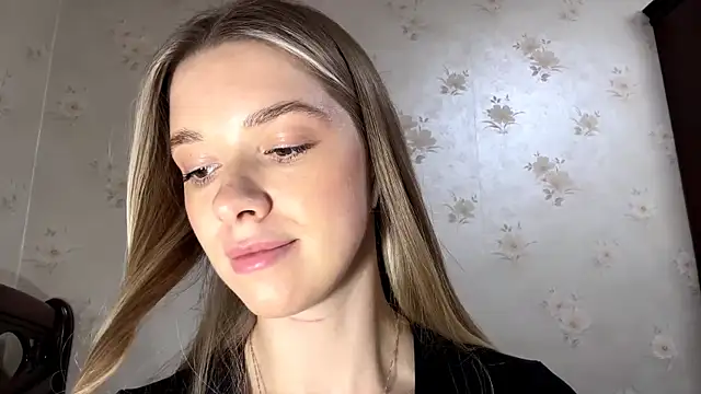 Snapshot of MichikoWienandt chatting on 12/14/25, 02:11 MichikoWienandt online show from 12/14/25, 02:11