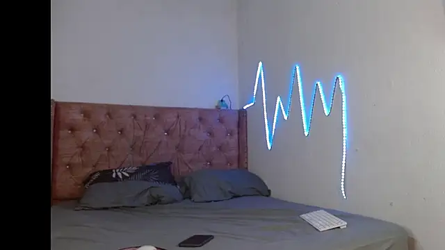 Snapshot of ALEXX_BOOY chatting on 12/14/25, 02:33 ALEXX BOOY online show from 12/14/25, 02:33