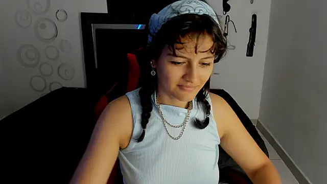 Snapshot of Mia_and_Kenai chatting on 12/01/25, 12:32 Mia and Kenai online show from 12/01/25, 12:32