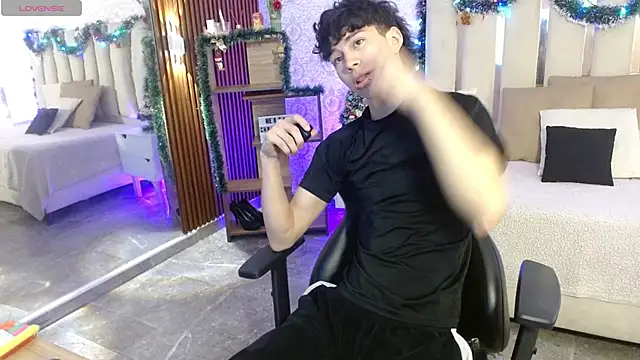 Snapshot of kaelwolf_tay chatting on 11/24/25, 07:35 kaelwolf tay online show from 11/24/25, 07:35