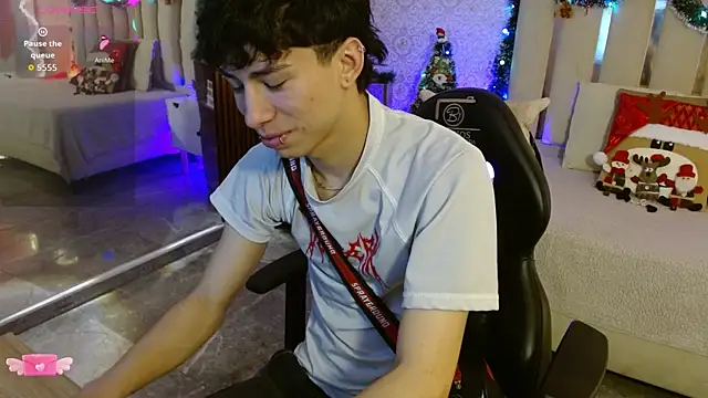 Snapshot of kaelwolf_tay chatting on 11/26/25, 07:26 kaelwolf tay online show from 11/26/25, 07:26