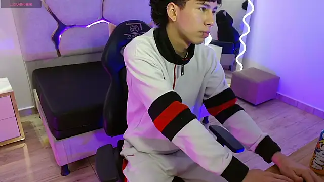 Snapshot of kaelwolf_tay chatting on 11/29/25, 07:39 kaelwolf tay online show from 11/29/25, 07:39