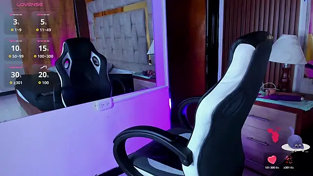 Snapshot of Ariana_Blaze1 chatting on 11/25/25, 07:25 Ariana Blaze1 online show from 11/25/25, 07:25